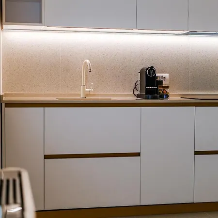 Helloapulia Cacaveccia With A/c Monopoli